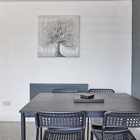 Luxury 3-Bed Apartment Near To London With Parking Hornchurch Exterior foto