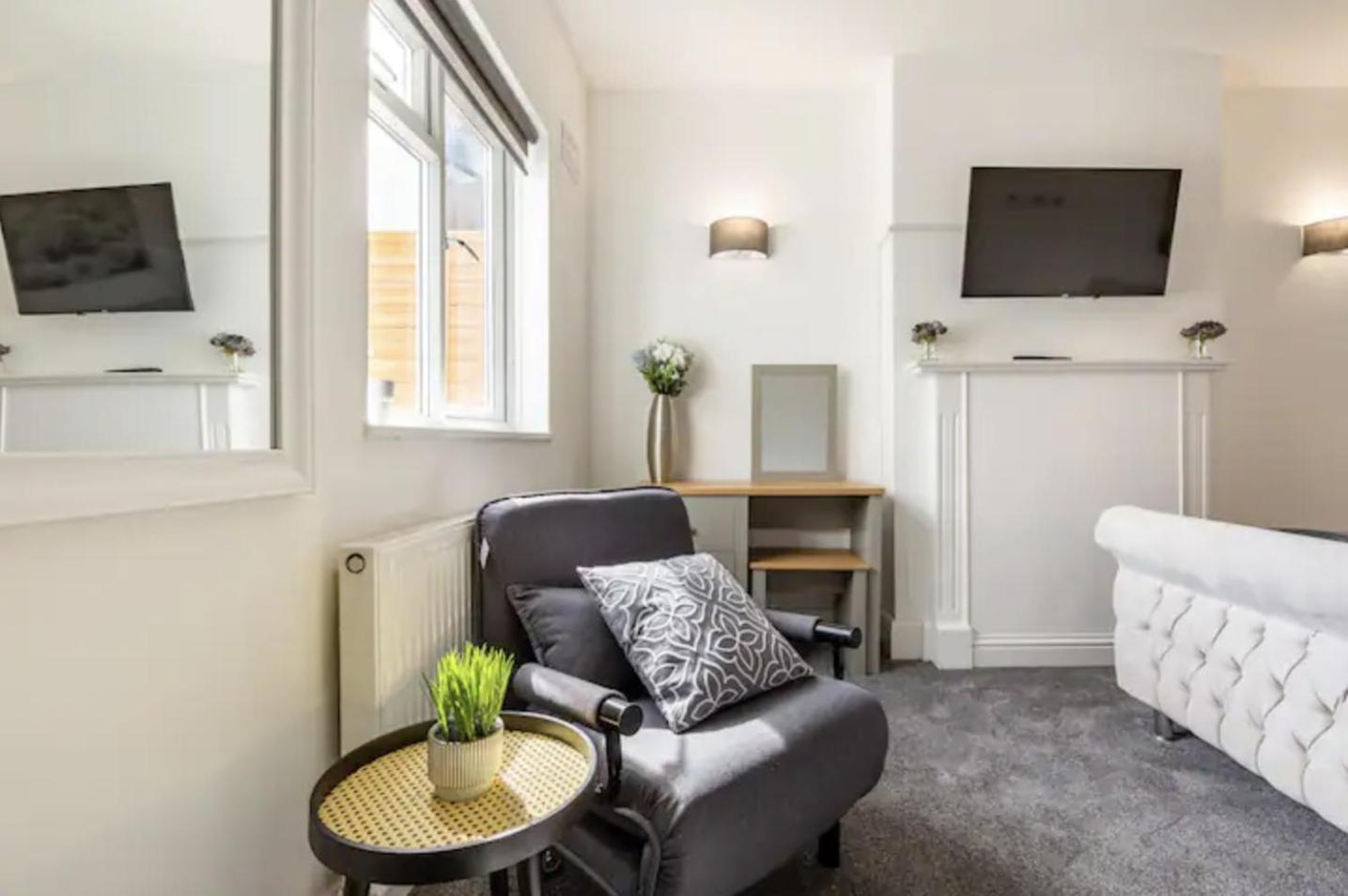 Luxury 3-Bed Apartment Near To London With Parking Hornchurch Zimmer foto