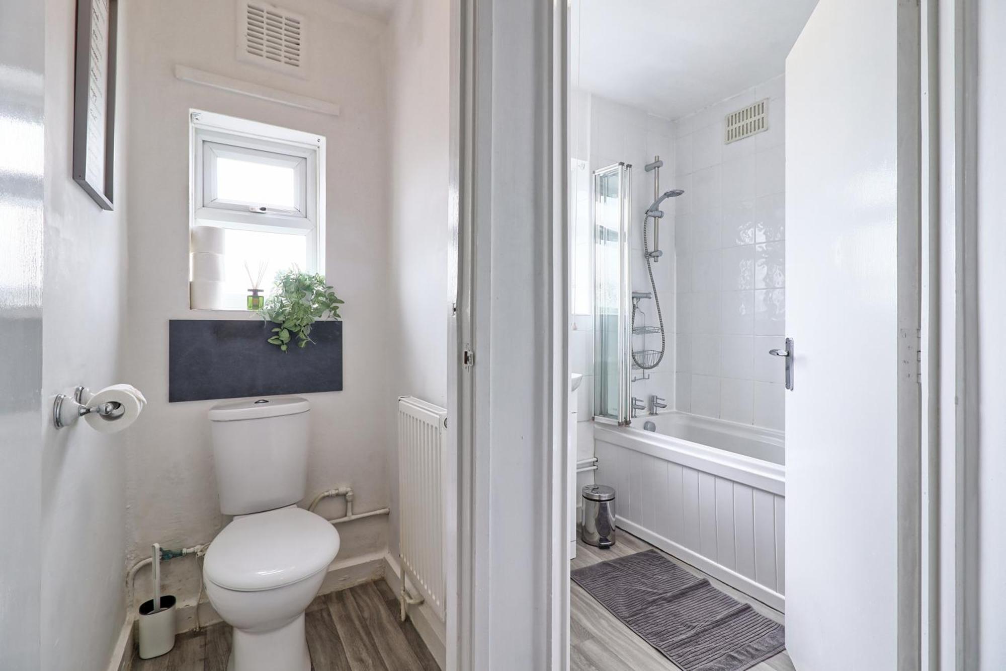 Luxury 3-Bed Apartment Near To London With Parking Hornchurch Exterior foto