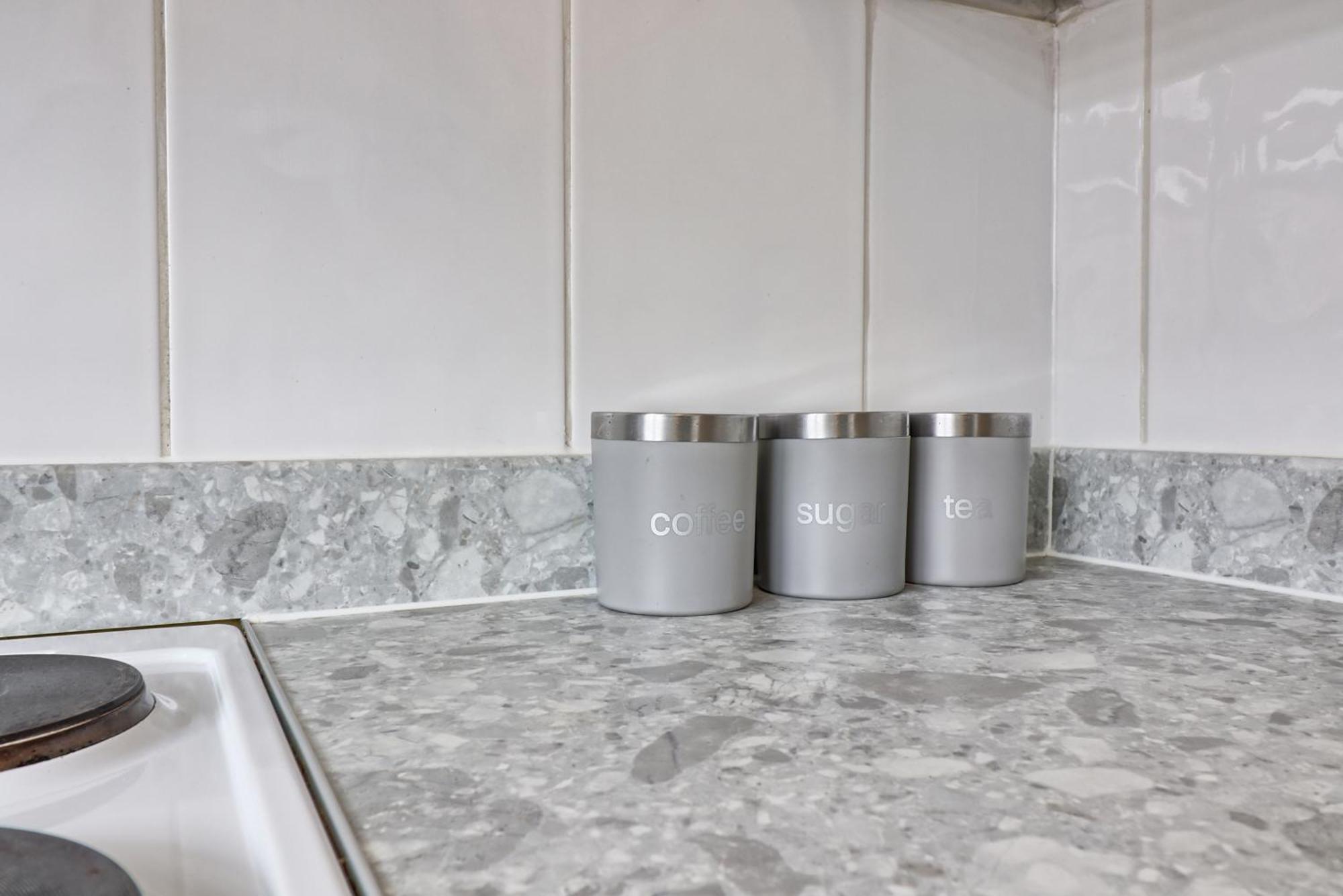 Luxury 3-Bed Apartment Near To London With Parking Hornchurch Exterior foto