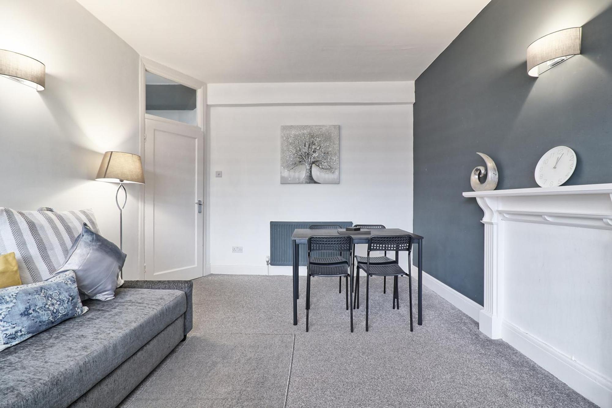 Luxury 3-Bed Apartment Near To London With Parking Hornchurch Exterior foto